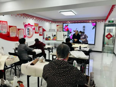墨香重现邻里情 南顶路社区书法绘画班正式复课组织文化艺术交流活动